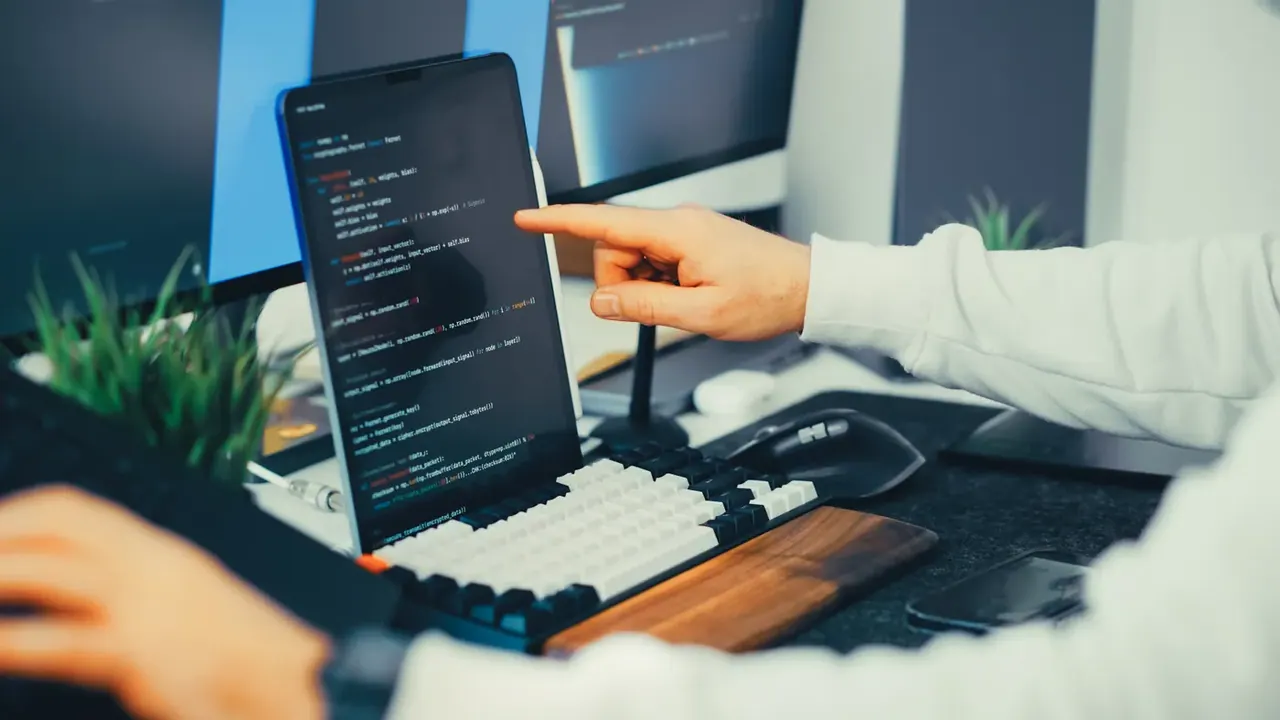 E-ticaret paneli için yapay zeka asistanı ve yazılım geliştirme ekranı
