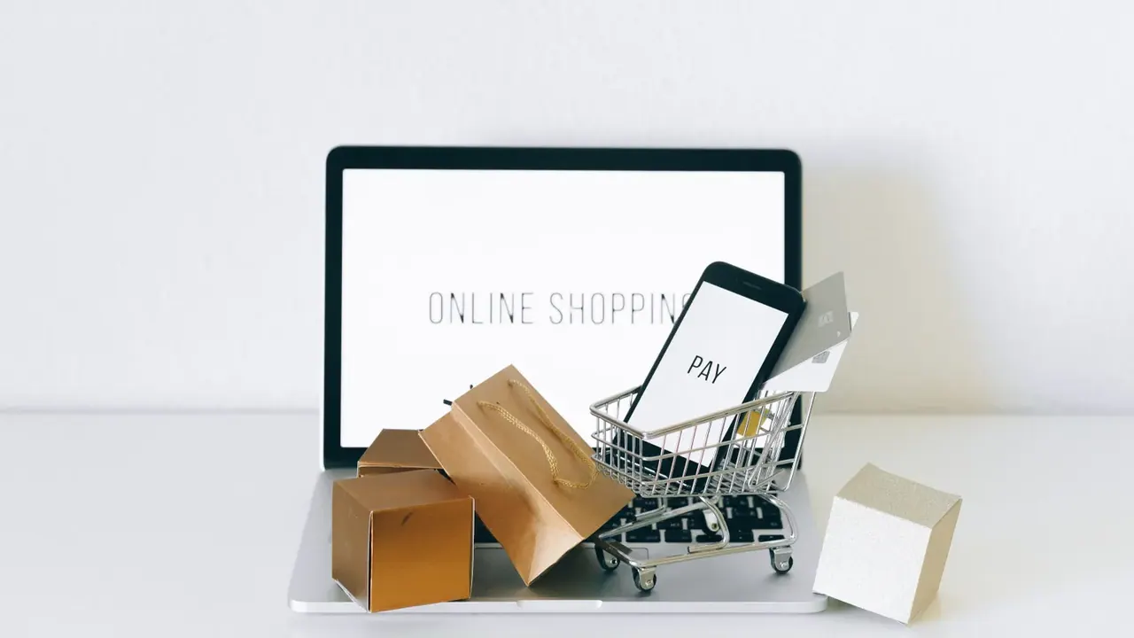 Hazır veya özel e-ticaret yazılımı tercihinde online alışveriş cihazları